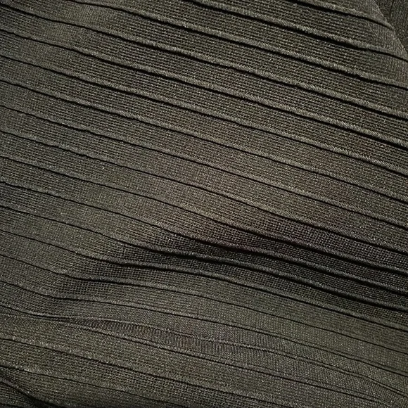 Textured bodycon skirt - Picture 3 of 7